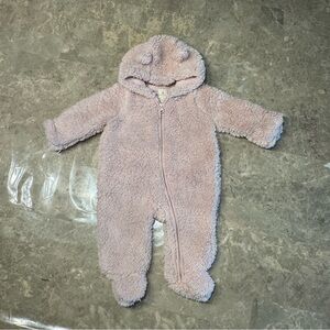 Baby girl Teddy light pink Sherpa zip up One-Piece
Size 0-3 months 
Baby Gap
